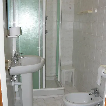 内拉酒店 因佩里亚