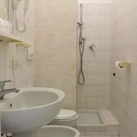 内拉酒店 因佩里亚